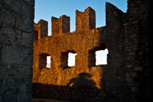 Ombre lunghe, tramonto sugli spalti di Rocca Calascio - AQ