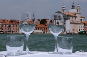 Venezia on the rocks! Vista del canale dall'isola della Giudecca